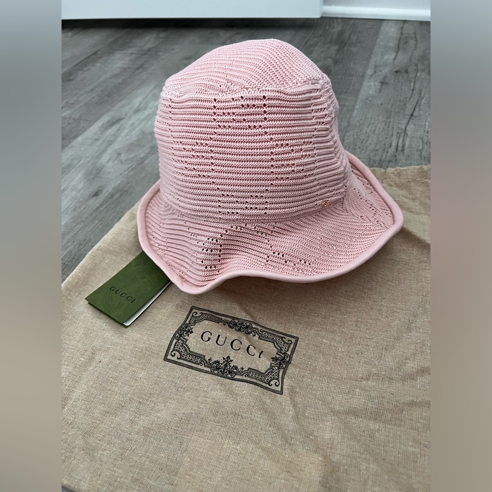 Authentic gucci knit bucket hat new with tags